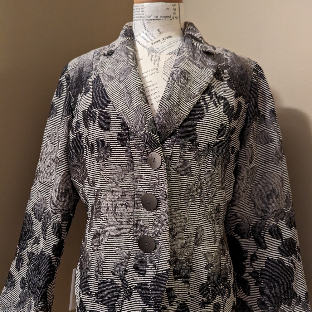 Vintage Coldwater Creek Black Gray White Blazer Jacket with Floral Design 14